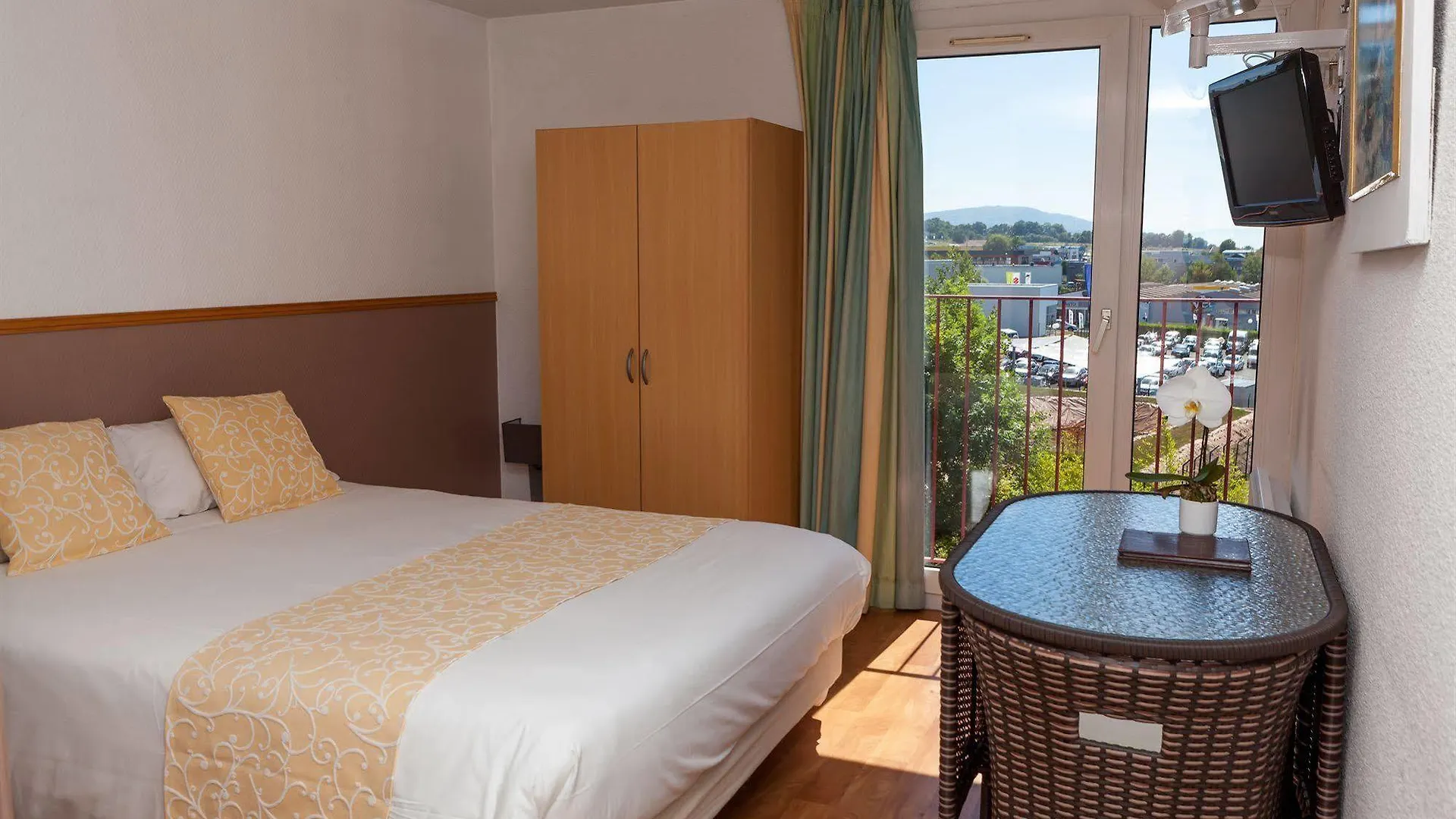 Hotel Cote Sud Leman Thonon-les-Bains 3*,